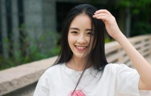 女生为什么会对男生笑 女生对男生有好感的表现是什么